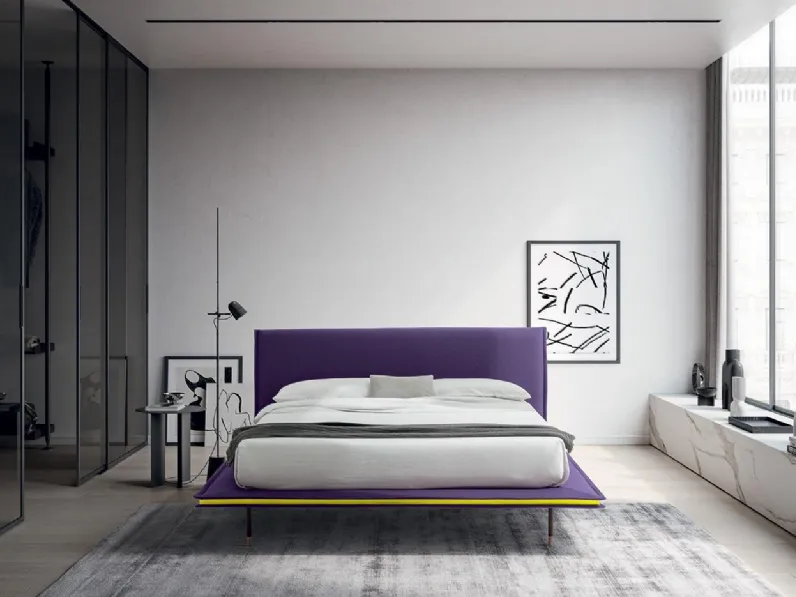 Letto dalla struttura minimal e sottile con testiera Elle di Felis