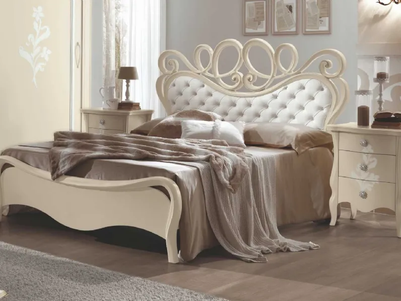 Letto laccato con testiera lavorata in ecopelle Dafne di Euro Design