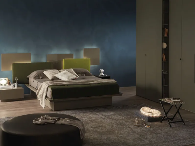 Letto Infinity in laccato e tessuto imbottito di Fimes