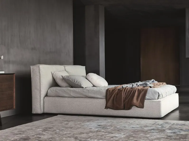 Letto in tessuto imbottito con testiera Flann 2|0 di Ditre Italia