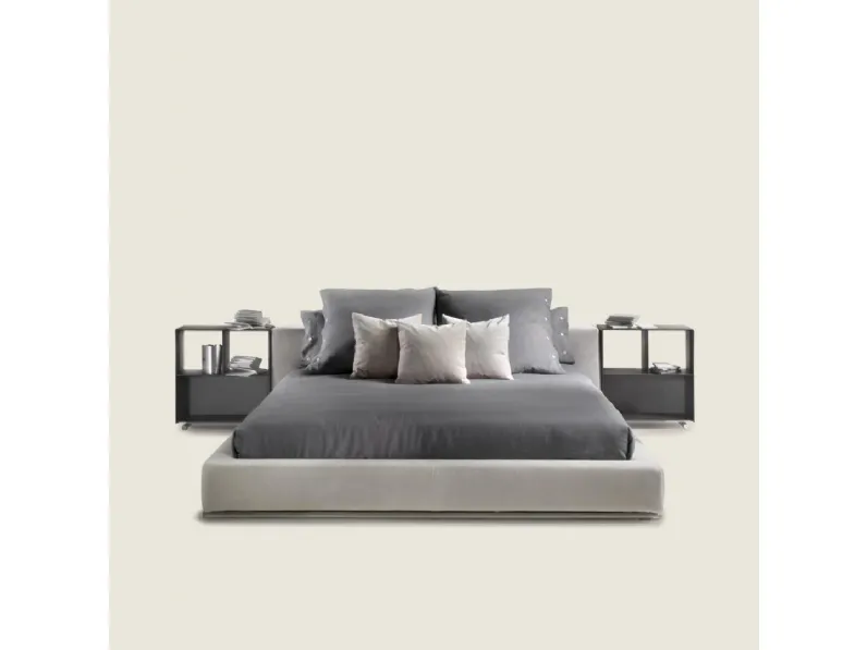 Letto elegante dal design essenziale in tessuto Groundpiece di Flexform
