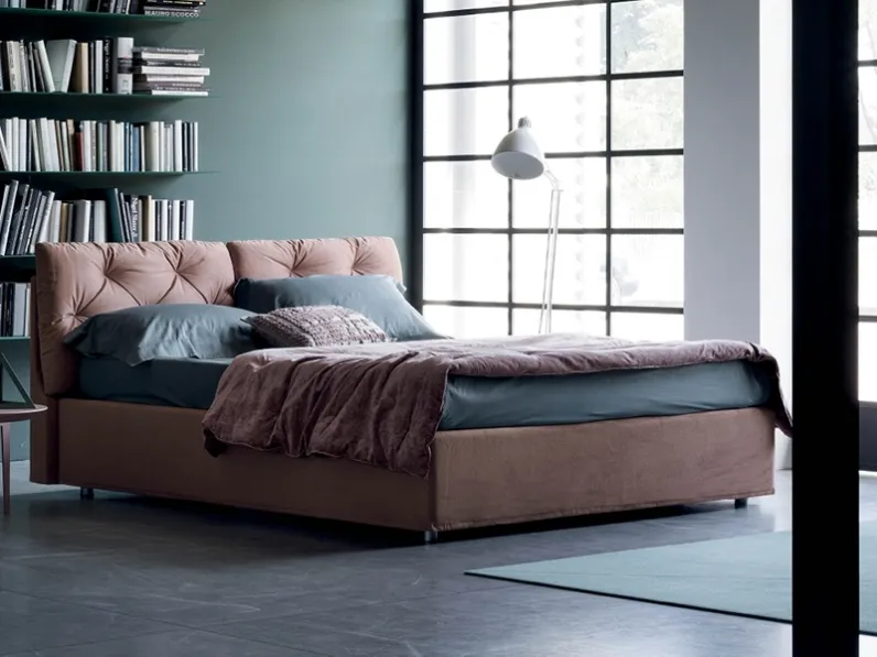 Letto in tessuto con testiera imbottita e trapuntata Flock di Rigosalotti