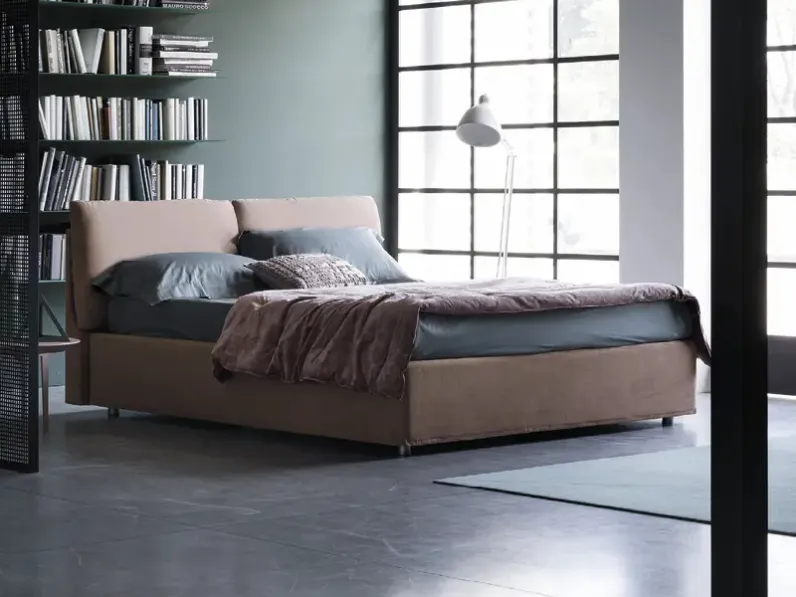 Letto con testiera imbottita Flock di Rigosalotti
