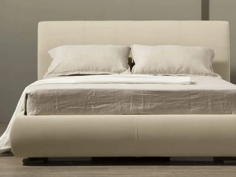 Letto Foam in pelle di Novaluna