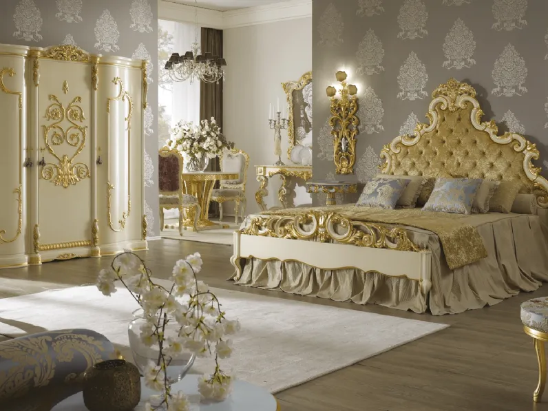 Letto classico Imperiale con testiera in tessuto di Ghezzani