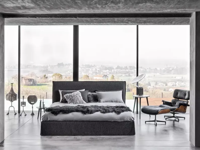 Letto in tessuto con box contenitore Ghost di Gervasoni