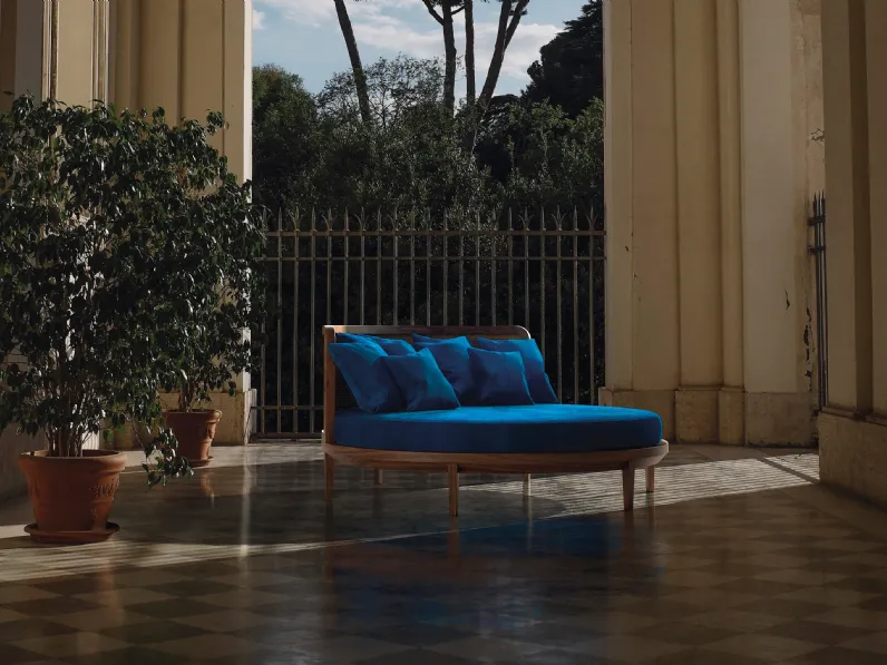 Letto rotondo di design Giotto in noce canaletto di Midsummer Milano