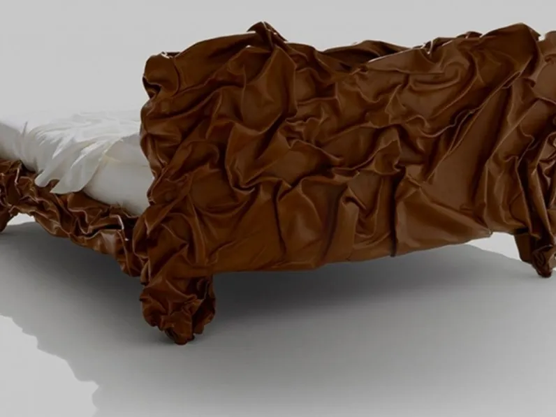 Letto di design imbottito e rivestito in pelle con testiera Grinza Bed di Edra