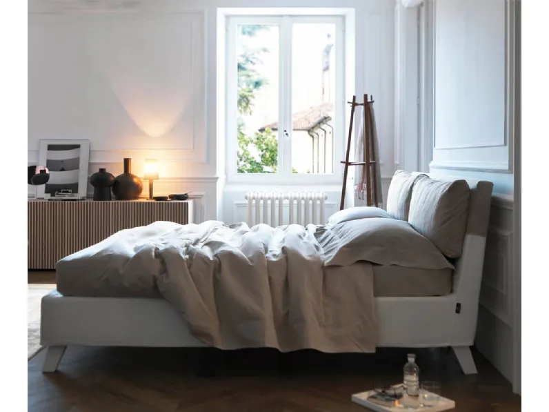 Letto imbottito con rivestimento in tessuto Bahamas Alto di Horm