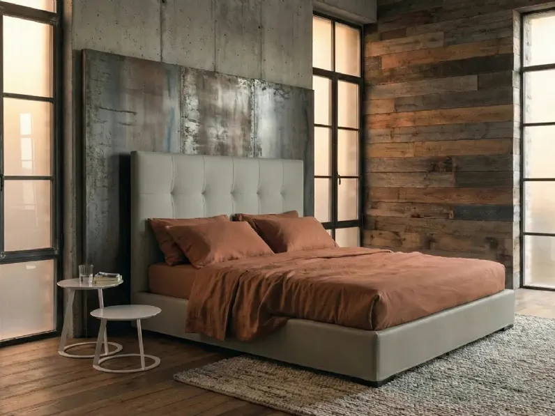 Letto con testiera alta Grenada High di Horm