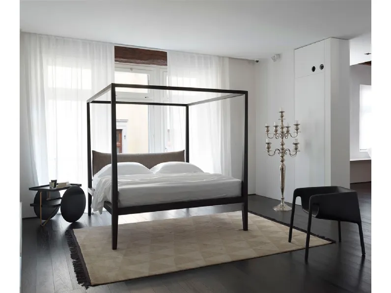 Letto Moheli Baldacchino con testiera in tessuto imbottito di Horm