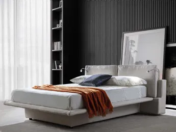Il letto Icon di Crippa Salotti integra un pratico box contenitore.