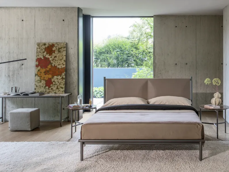 Letto in pelle Iko di Flou