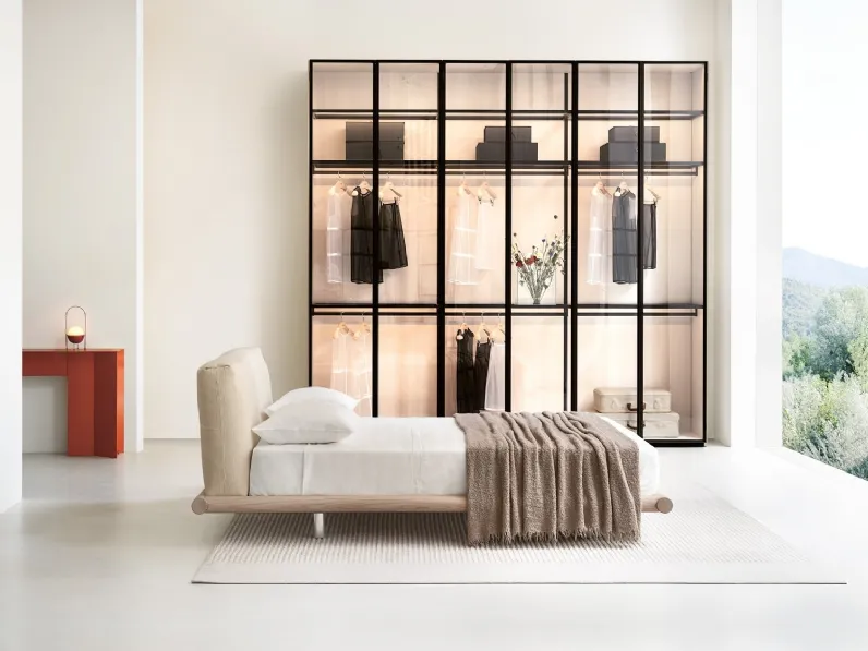 Letto in tessuto e legno Iro di Porro