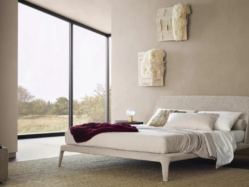Letto Kelly in tessuto Naxos Sabbia di Poliform