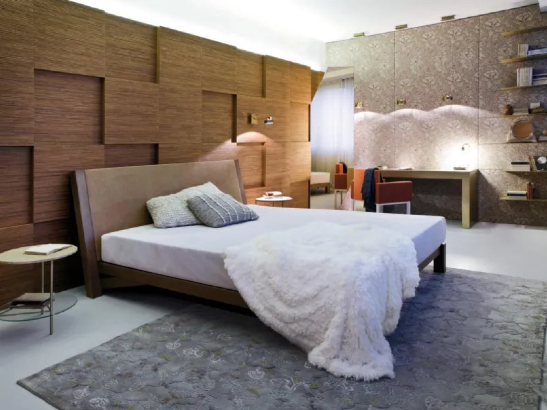 Letto in legno massello con testiera in pelle BD 22 di Laura Meroni