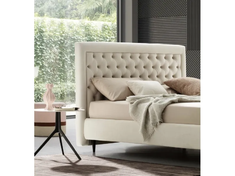 Letto Monet imbottito e trapuntato di Le Comfort