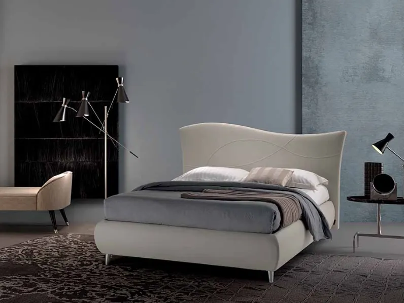 Letto Leo con testiera ondulata di Cosmo Letti