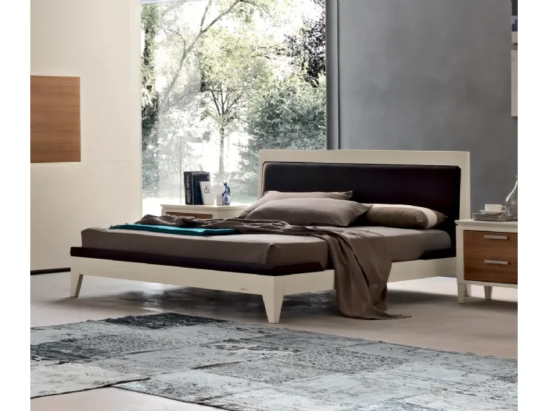 Letto Ligustro con testiera in ecopelle di Le Fablier