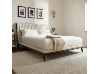 Il letto Mariano di Tosconova è un esempio di design elegante e funzionale.