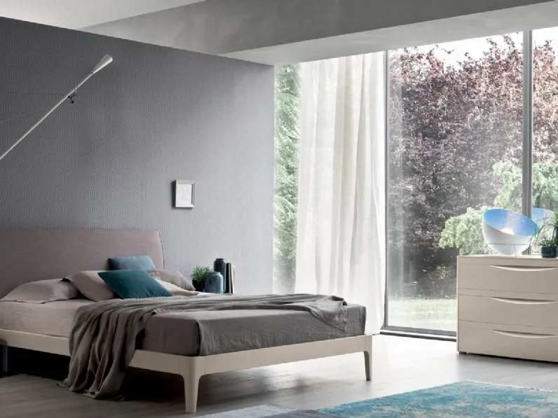 Letto Lena con struttura in melaminico e cuscino singolo su testata di Maronese Acf