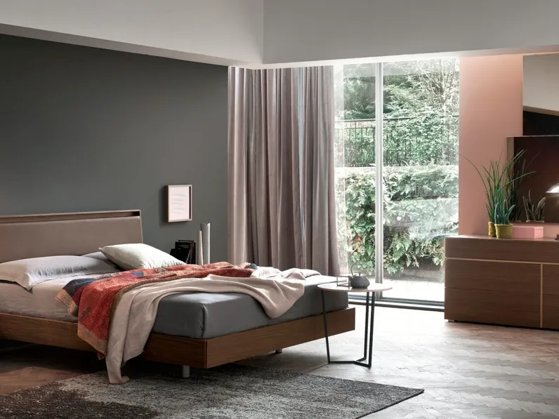 Letto in legno con pannello imbottito Aida di Maronese