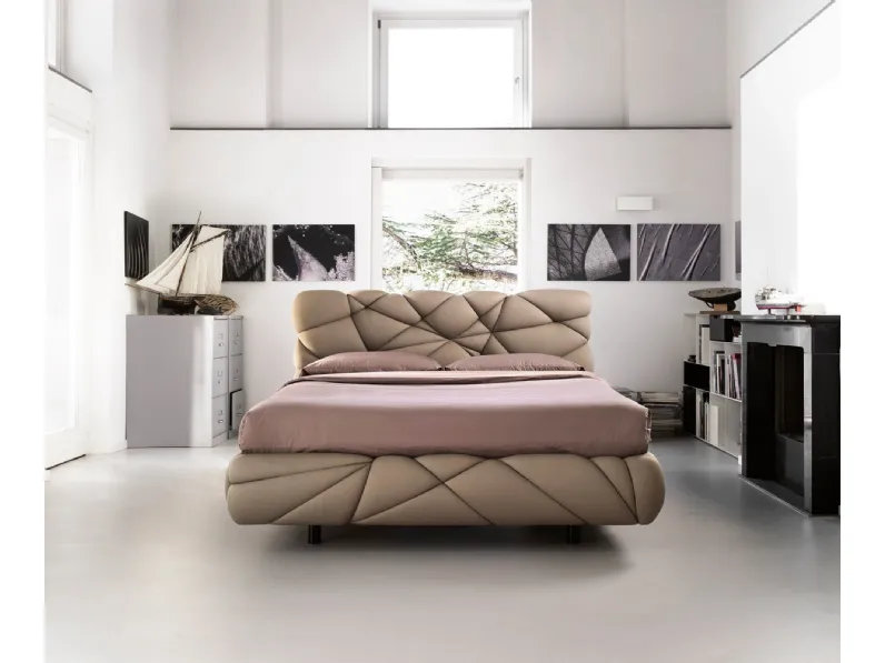 Letto di design imbottito e soffice come una nuvola Marvin di Noctis