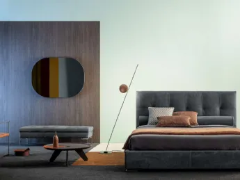 Il letto Max Capitonné Basso in tessuto Twils offre un design elegante e funzionale.