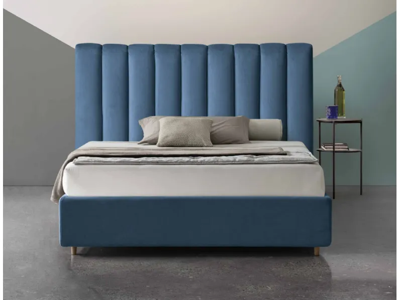 Letto in tessuto imbottito Minerva con testiera trapuntata di Nefi Italia