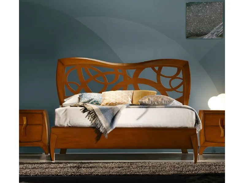 Letto Moon in legno con testiera traforata di Betamobili