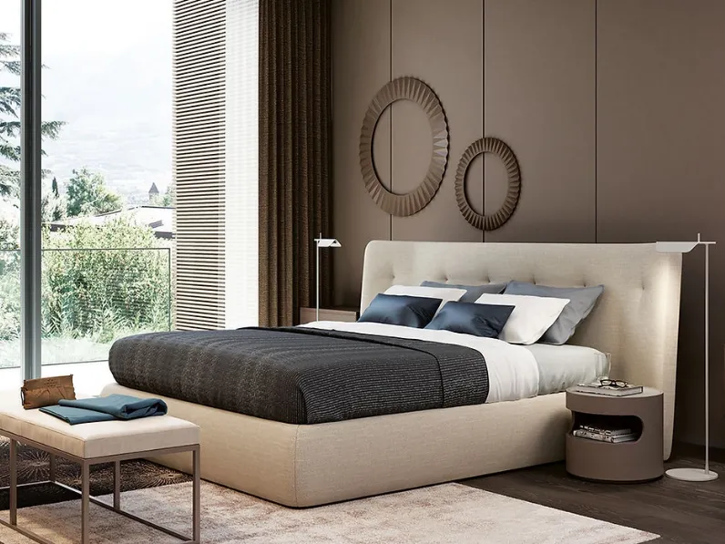 Letto in tessuto con testiera extra large imbottita e contenitore Mythos Large di Mobilform