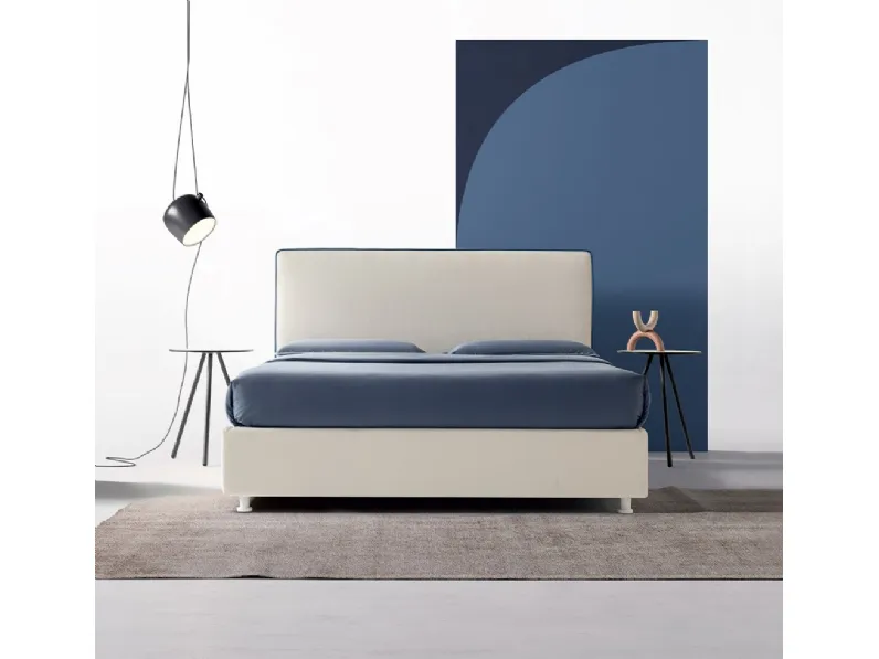 Letto semplice e lineare in tessuto con testiera Acquamarina di Nefi Italia