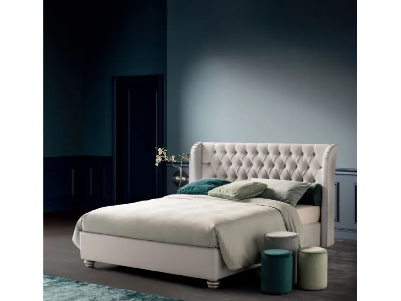 Letto in tessuto con testiera importante trapuntata Akira di Nefi Italia