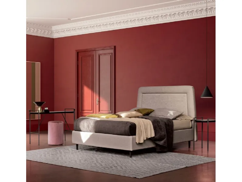 Letto in tessuto con testiera dalla forma trapezoidale Delta di Nefi Italia