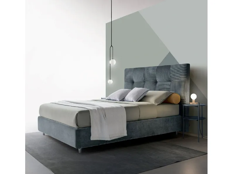Letto in tessuto con testiera trapuntata a scacchiera Feniglia di Nefi Italia