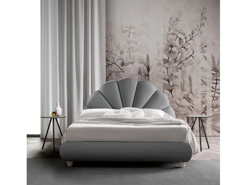 Letto imbottito con testiera sagomata Pietra di Sole di Nefi Italia