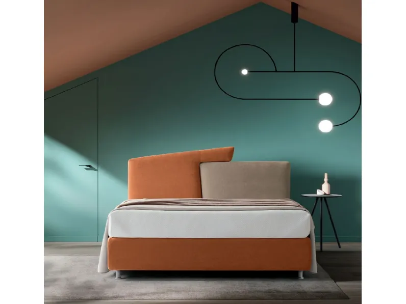 Letto in tessuto con testiera asimmetrica Platinum di Nefi Italia