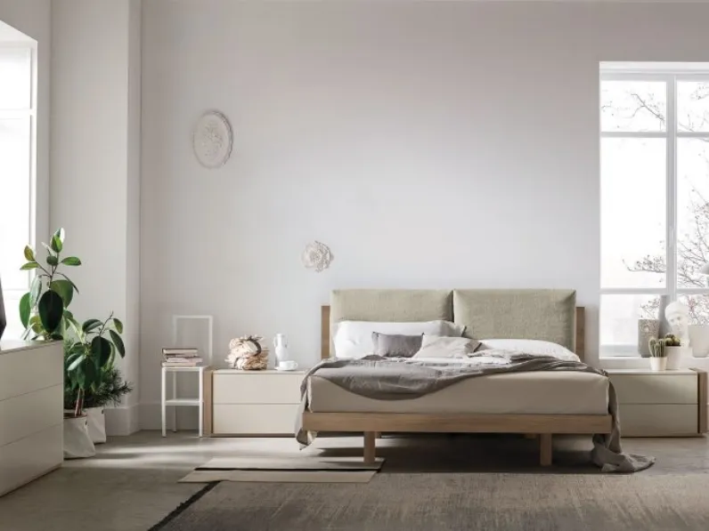 Letto con testiera imbottita Nikki di Tomasella