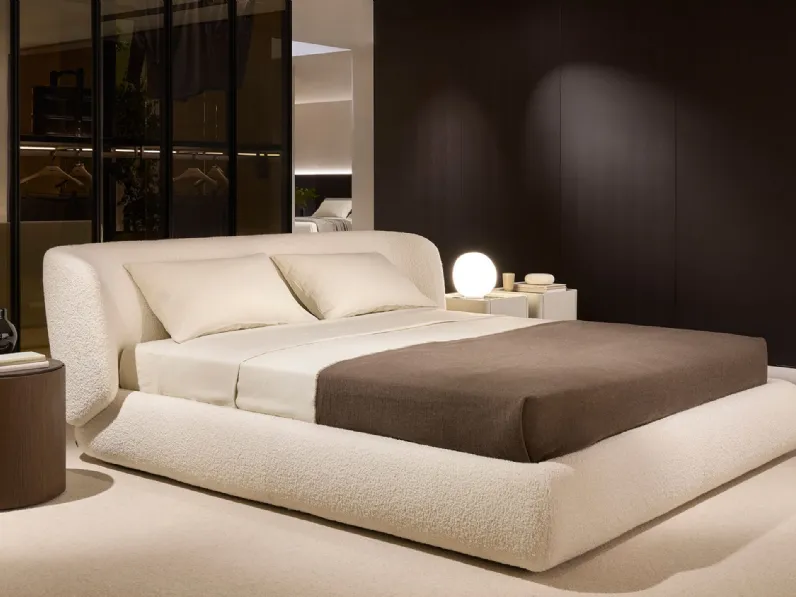 Letto imbottito Nobu di Lema