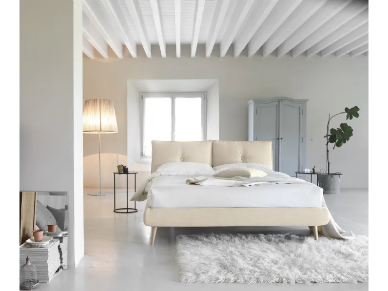 Letto matrimoniale imbottito con testiera So Lively di Noctis
