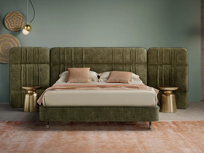 Letto in tessuto con testiera alta con cuciture verticali e moduli laterali opzionali Camelia di Novaluna