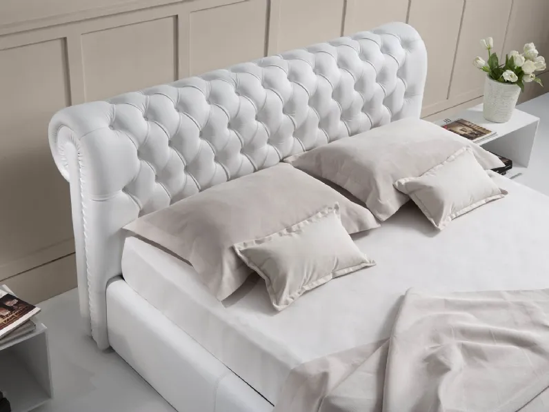 Letto dalle linee classiche Royal di Novaluna