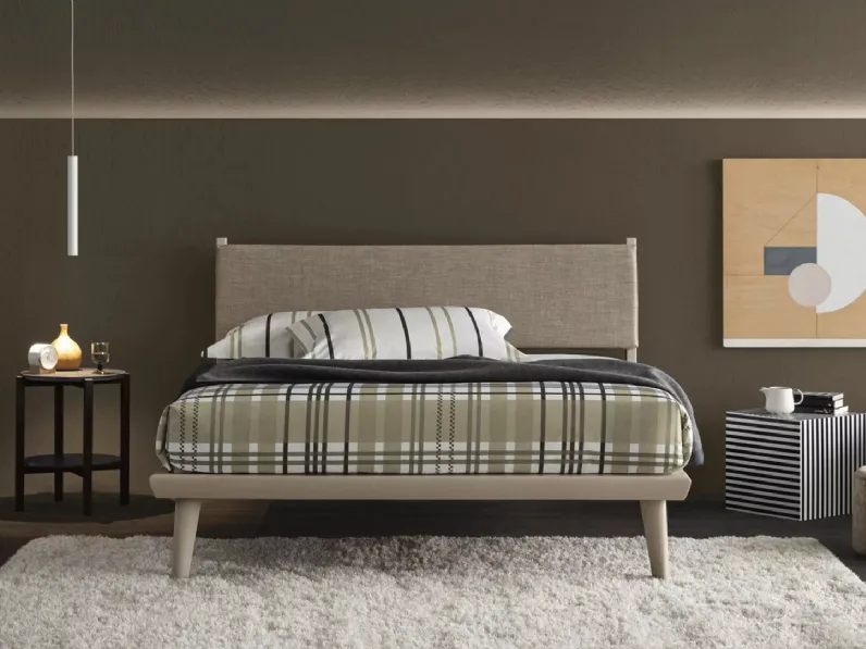 Letto con testiera Orimento di Oggioni