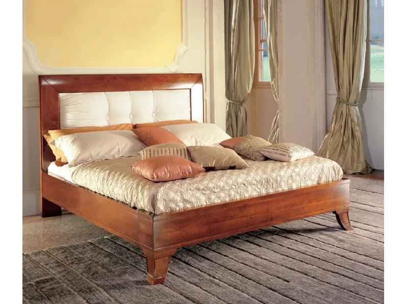Letto classico in legno con testiera in ecopelle Oleandro Le Fablier