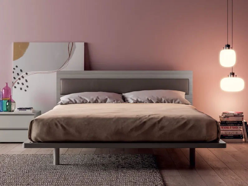 Letto matrimoniale con testiera effetto legno con inserto in ecopelle Olimpia di Tagliabue Mobili