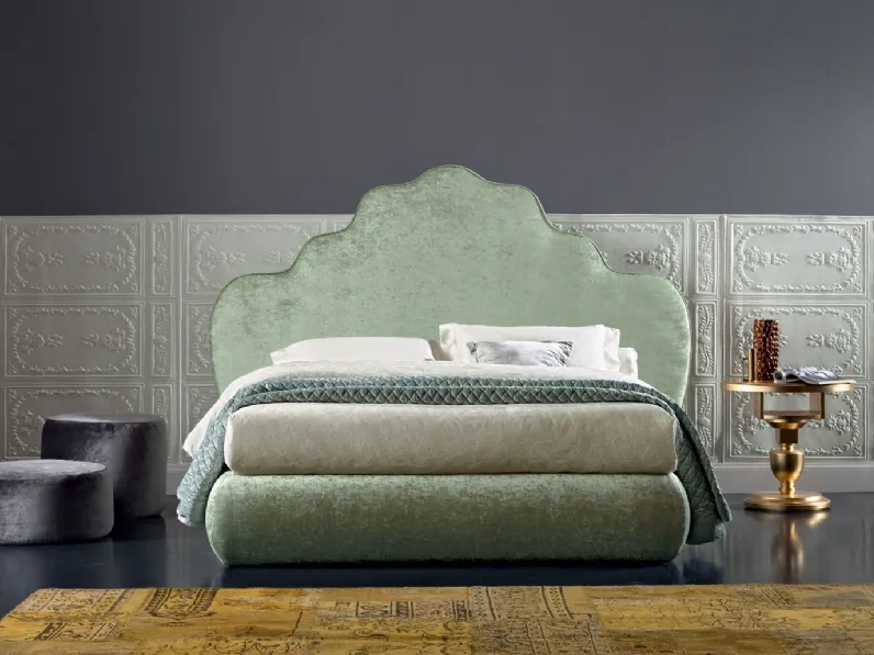 Letto Opera Giglio in tessuto con testiera dallo stile regale di Oggioni