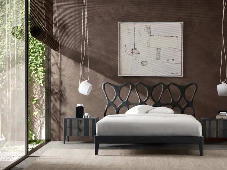 Letto Pedrera in legno finitura antracite con testiera di Modesign