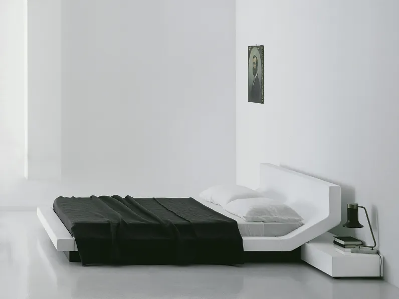 Letto di design rivestito in pelle con testiera Lipla di Porro