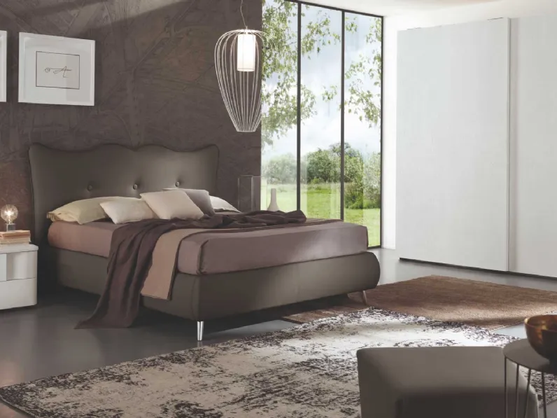 Letto in tessuto imbottito con testiera sagomata Queen 3 bottoni di Euro Design