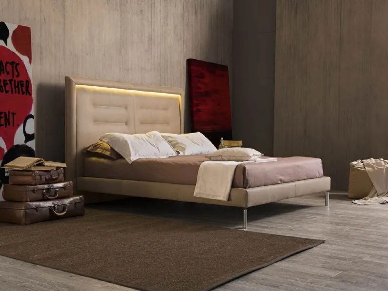 Letto Queen Slim in pelle di Novaluna